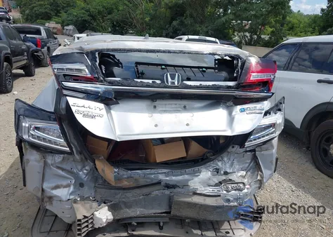 2018 Honda Clarity Plug-In Hybrid Touring from USA, damaged, VIN JHMZC5F30JC006456